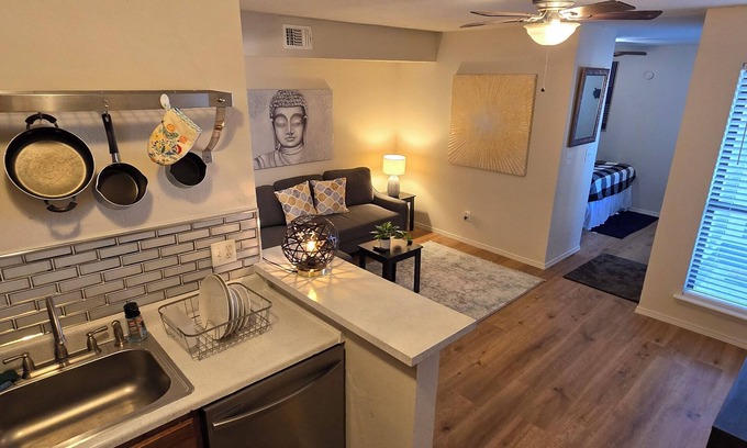 Oklahoma City Apartment | Inviting Cove of Heaven Near Lake Hefner with Great Amenities
