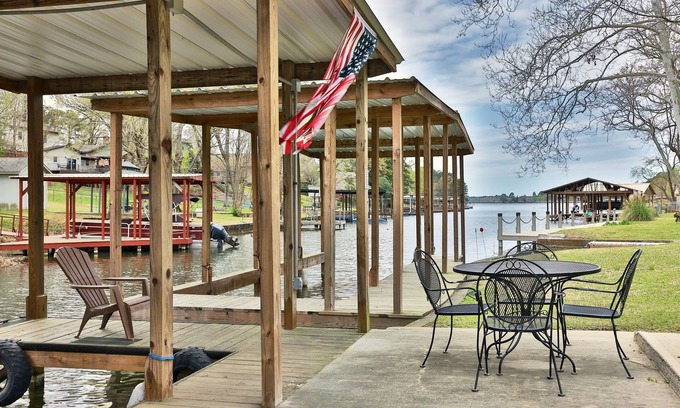 Lakeland House | Inviting Lakefront Home with Spa and Pet-Friendly Amenities