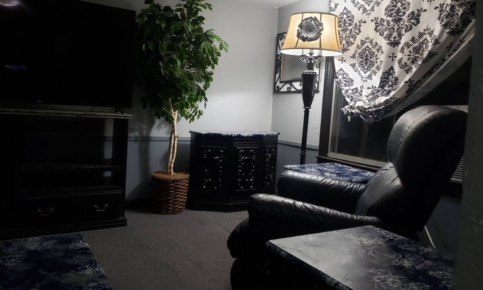 Pipestone House | Inviting Upper Apartment at Hiawatha House Near Pipestone