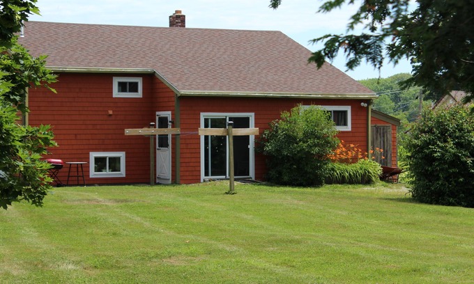Glen Cove House | Inviting Oceanview Apartment with Pool & Spa Amenities