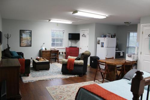 Fair Oaks Ranch Apartment | Cozy upstairs studio apartment - Loft at the Ranch