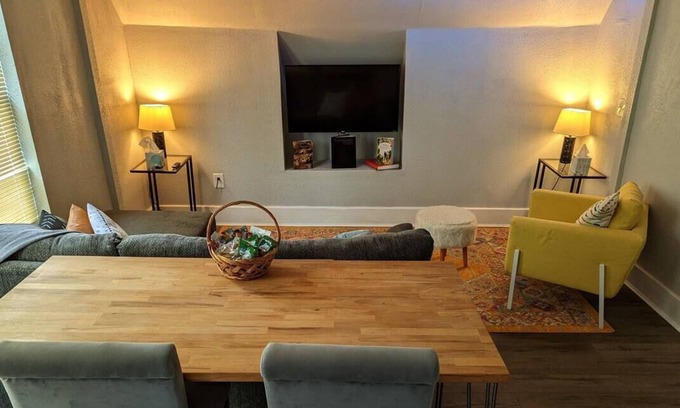 Springfield House | Inviting Two-Bedroom Apartment with Kitchen & Family Amenities