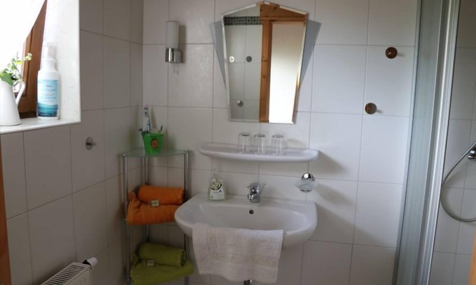 Kollmitzberg Apartment | Inviting Ötscherblick Apartment with Kitchen & Breakfast Included