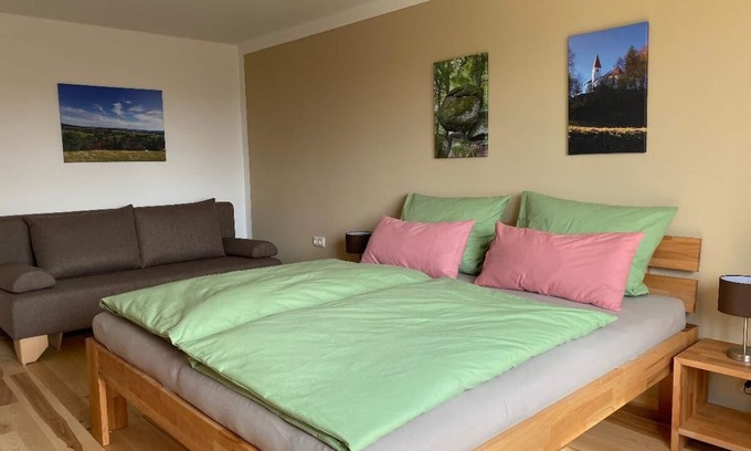 Posing Apartment | Inviting 2-Bedroom Apartment with Breakfast & Child-Friendly Perks