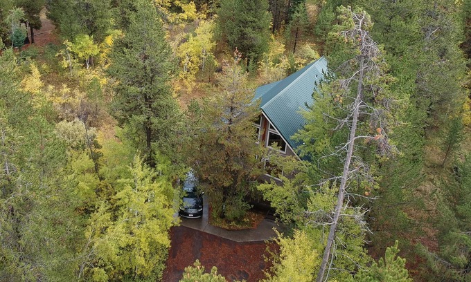 Island Park Cabin | Inviting Island Park Cabin with Spa and Hot Tub Amenities