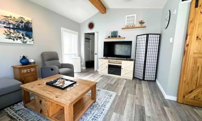 Christina Lake House | Charming Vacation House with BBQ, Fireplace & Patio