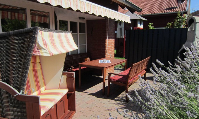 Kopendorf House | Relaxing Vacation Home Near Beach with Garden & Terrace