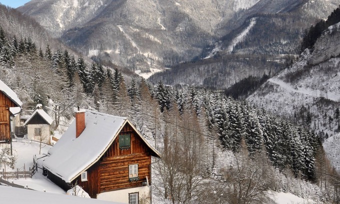Weyer Ski Chalet | Cozy Romantic Hut in Upper Austria with Hot Tub & Ocean View