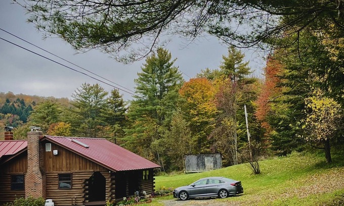 East Randolph Cabin | Charming Vermont Log Cabin: Pet Friendly & Family Ready