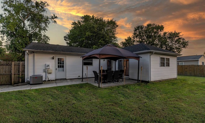 Norfolk - Virginia Beach House | Welcoming Retreat: Your Home Away From Home