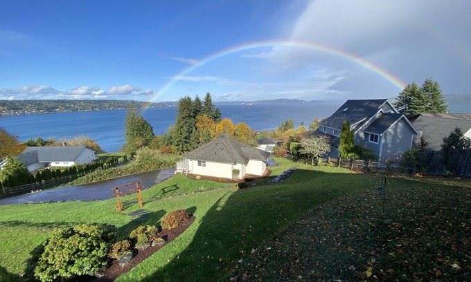 South Colby House | Inviting View Retreat in Southworth with Breakfast Included