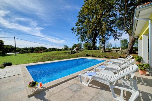Divsici Villa | Idyllic Villa Paradiso with Pool in Lush Greenery