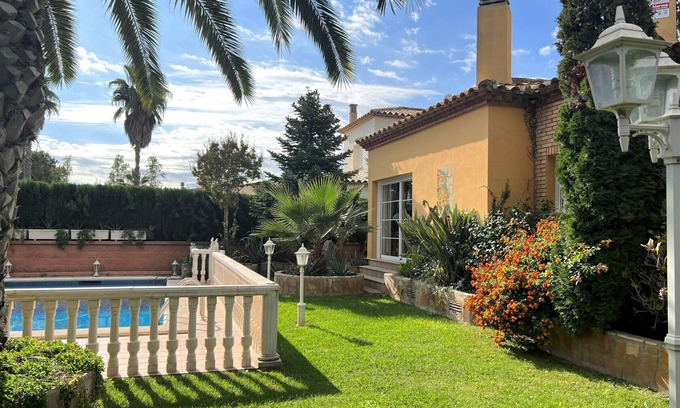 Sant Pere Pescador House | Discover Villa Sant Pere: Family-friendly Retreat with Pool