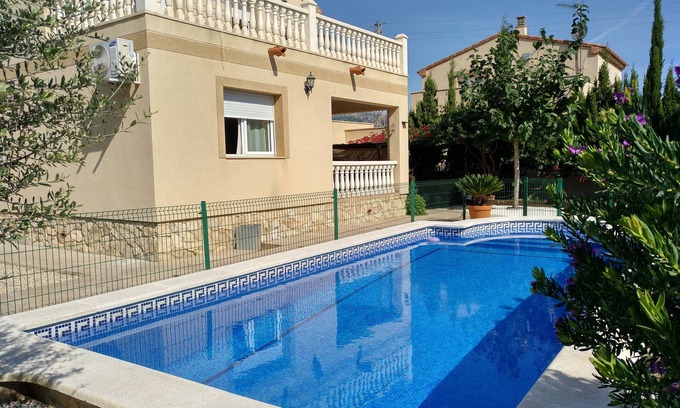Les Tres Cales House | Charming Villa with Private Pool and Free WiFi Access
