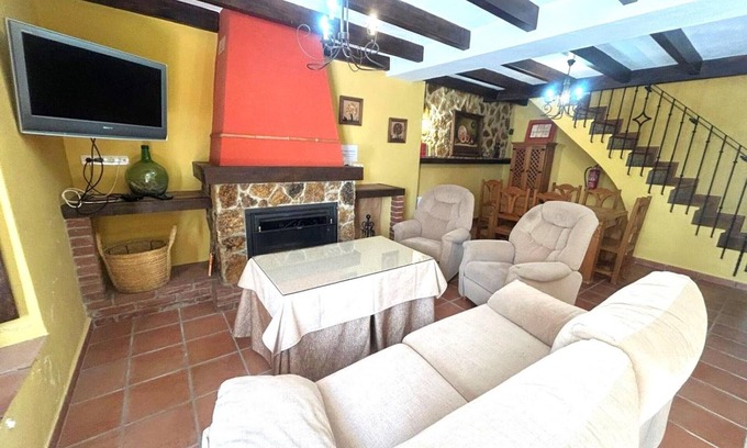 Gaucin Villa | Cozy Villa Gaucín: Family-Friendly with Spa & Breakfast