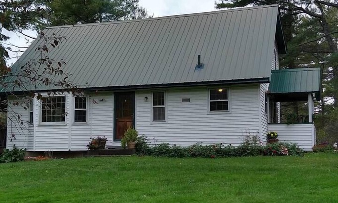 Londonderry House | Ideal Vermont Getaway: Pet-Friendly & Family-Friendly Stays