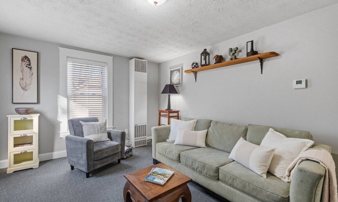 Manchester Apartment | Welcoming 2nd Floor Mid Term Rental with Amazing Amenities