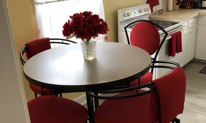 Detroit House | Inviting Warm House with Room 3 - Family Friendly Stay