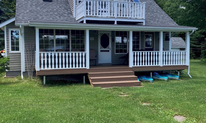 Shemogue Cottage | Cozy Waterfront Cottage on the Tidnish River