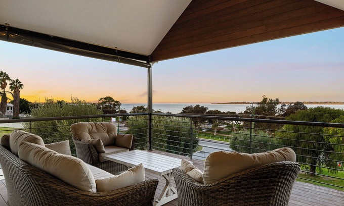Dawesville House | Inviting Waterfront Family Retreat with Breakfast & Kitchen