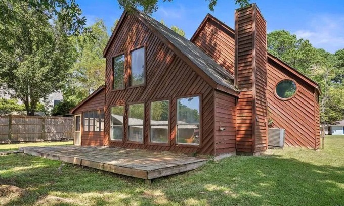 Madison House | Charming Waterside Retreat at Ross Barrett Reservoir, Madison