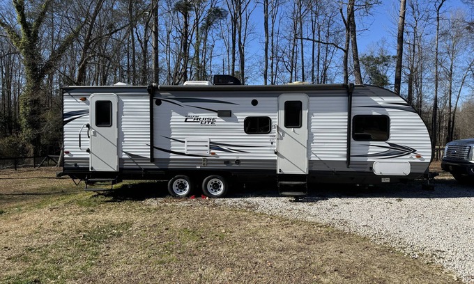 Modoc RV Rental | Charming Waterfront RV Site Perfect for Masters Week Fun