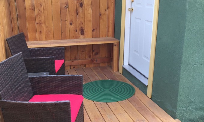 Bishop House | Charming West Bishop Duplex with Spa & Hot Tub Near Downtown