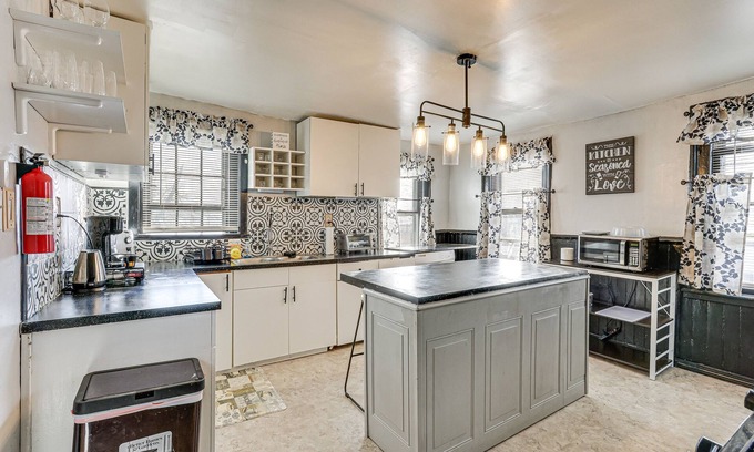 West Haven Apartment | Inviting West Haven Condo with Ocean Views, Steps to Beach!