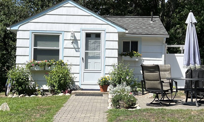 Westerly House | Guest Rated 10/10: Cozy Westerly Cottage with Ocean View