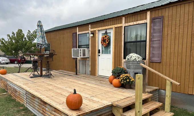 Blanchard Cabin | Cozy western cabin but close to the city.