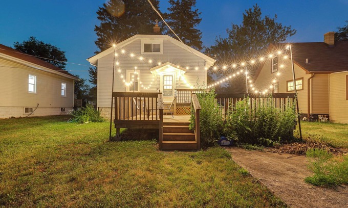Westmont House | Inviting Westmont Home: Steps from Metra Station & Spa