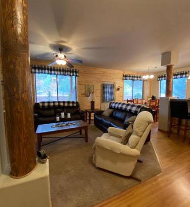 Show Low Apartment | Inviting White Mountain Escape: Pet-Friendly Family Retreat