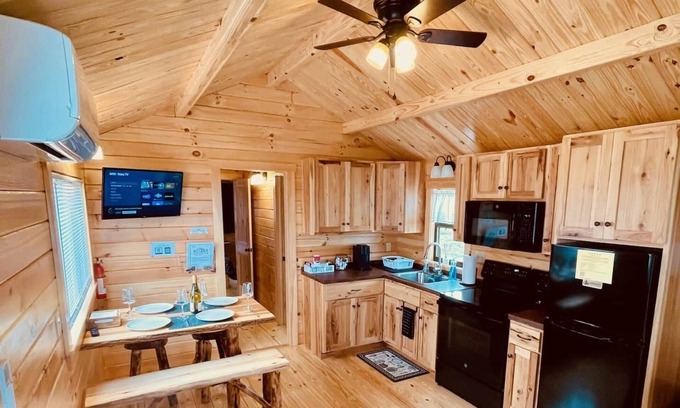 Hector Cabin | Cozy Wine Cabin escape with Breathtaking Views 5