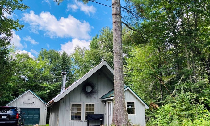 Stratton House | Cozy Winter Camp- 5 min from sugarloaf