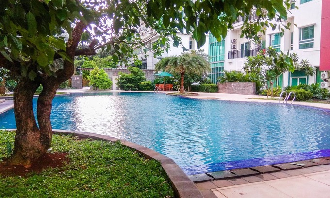 Pancoran Apartment | Inviting 2BR Woodland Park Residence with Pool & Kitchen