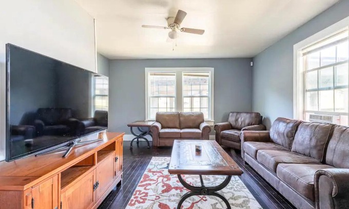 Mid City North House | Inviting Yellow Home Close to LSU and Downtown Attractions