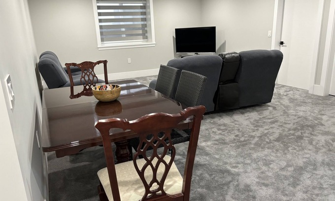 Guildford House | Inviting 2 Bedroom Private Suite with Kitchen in Fleetwood
