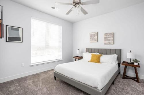 Indianapolis Apartment | Modern 2BR CozySuites Apt with Pool Near the Fashion Mall