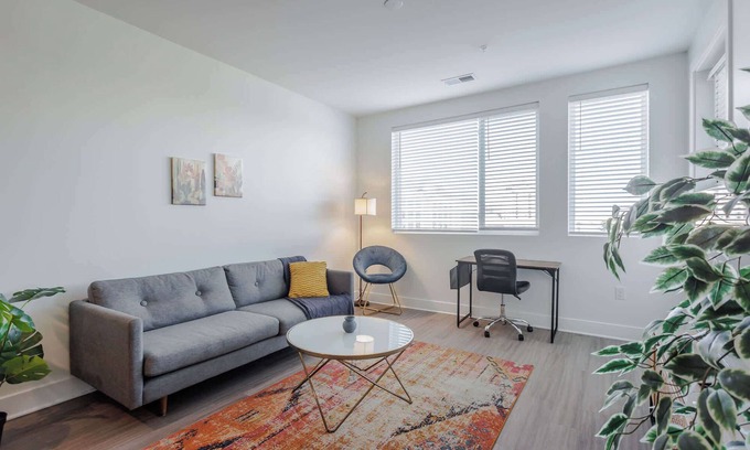 Central Business District Apartment | CozySuites l Luxe 2BR in Downtown Cincinnati #3