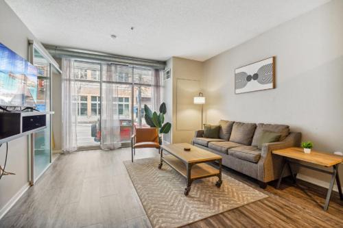 Mill District Apartment | Pet-Friendly CozySuites Mill District with Gym, Rated 8.5/10