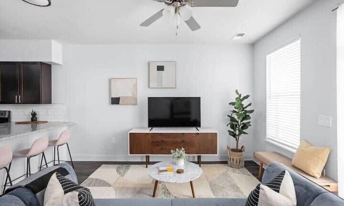 Indianapolis Apartment | Stylish 4BR Cozysuites in Nora - Guest Rated 10/10!