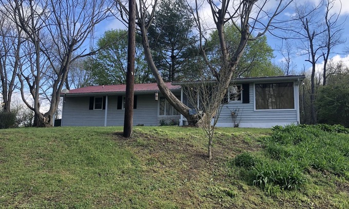 Greencastle Cottage | Inviting Cozytown Cottage: Near Ski Resort & Pet Friendly