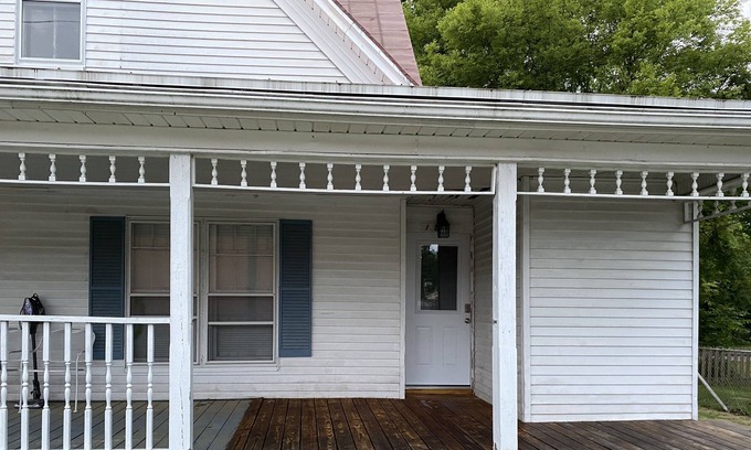 Fountain Inn Apartment | Cozytown Studio in downtown Fountain Inn. No cleaning fees.