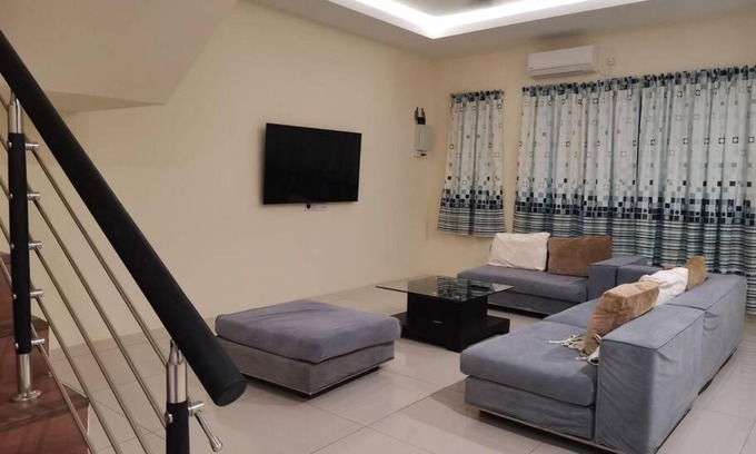 Bintulu House | Cozy Child-Friendly Retreat at Cozzy26 Homestay