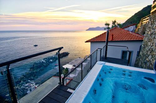 Riomaggiore House | Pet-Friendly Retreat at Crêuza de Mä - 10/10 Guest Rated