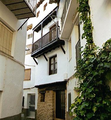 Casas del Castanar House | Pet-Friendly Getaway at Casa Rural La Cueva - 8.4/10 Rating