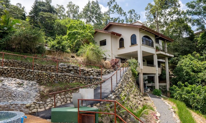 San Ramon House | Relax at CR Mariposa Gateway: Spa and Family-Friendly Stay