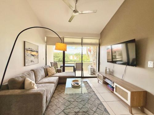 Santa Ana Apartment | CR MARIPOSA RENTALS Brand New lake view Penthouse with office space
