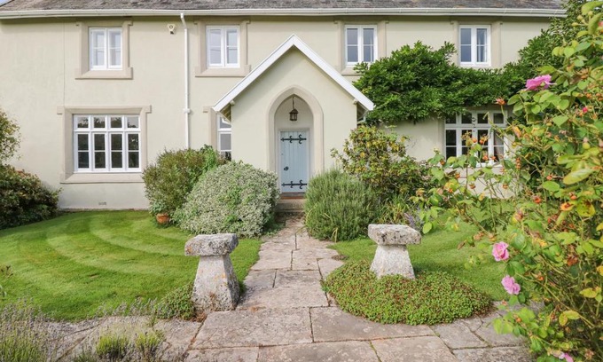 Ebford House | Crablake Farmhouse: 4-Star, Pet Friendly Retreat