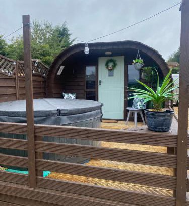 Bewdley Other | Cozy Crabmill Glamping: Hot Tub, Child & Pet Friendly